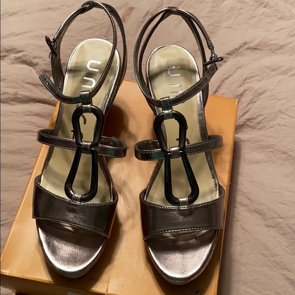 Sandals - Picture 3 of 3